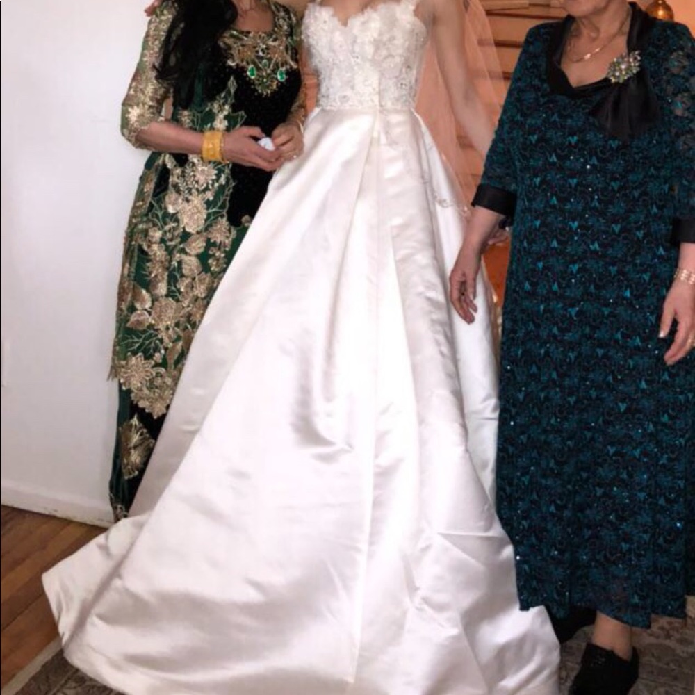 Wedding gown